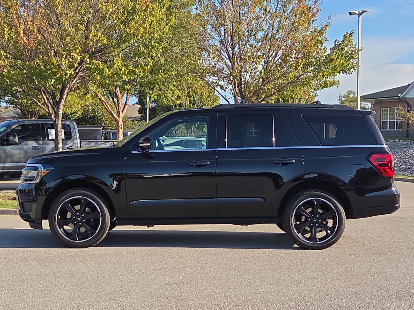 Certified 2024 Ford Expedition Limited AWD/4WD image 3