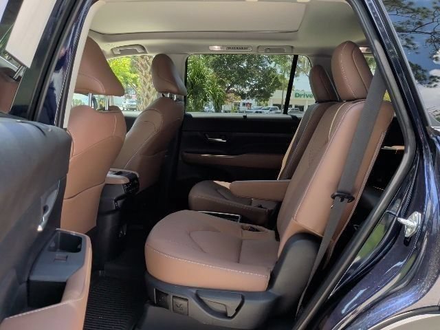 Used 2025 Toyota Grand Highlander AWD image 16