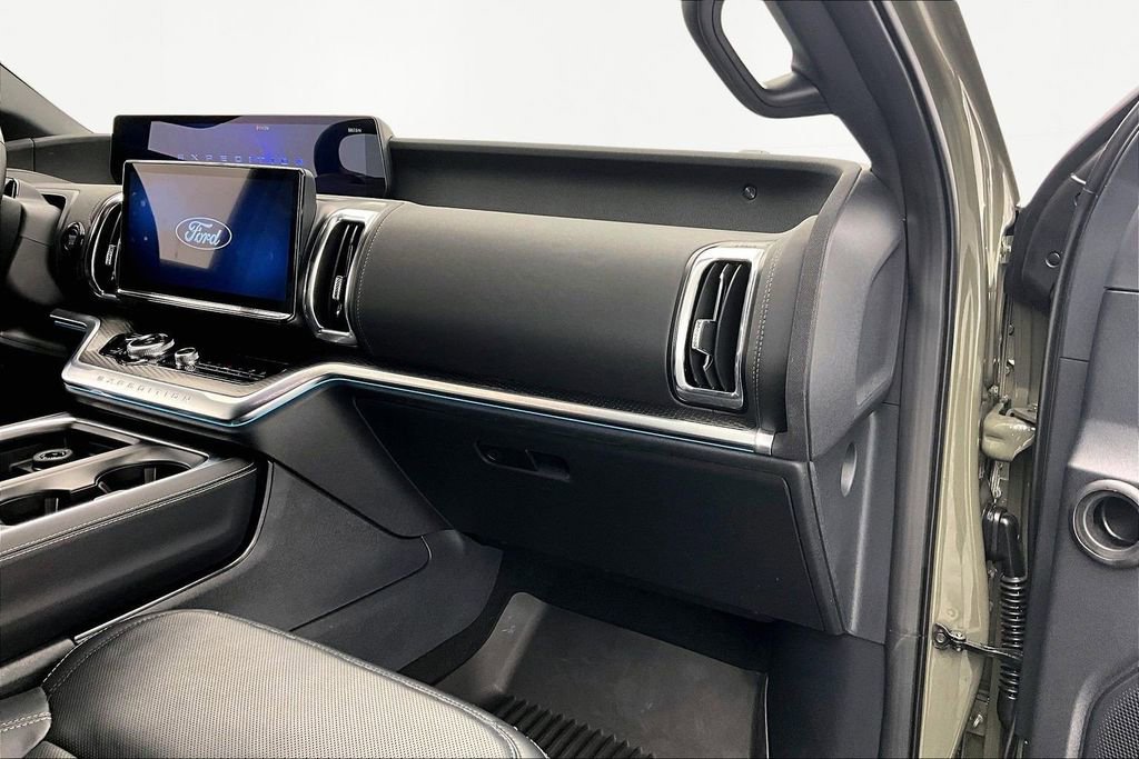 Certified 2025 Ford Expedition Platinum w/ Stealth Performance Package image 17