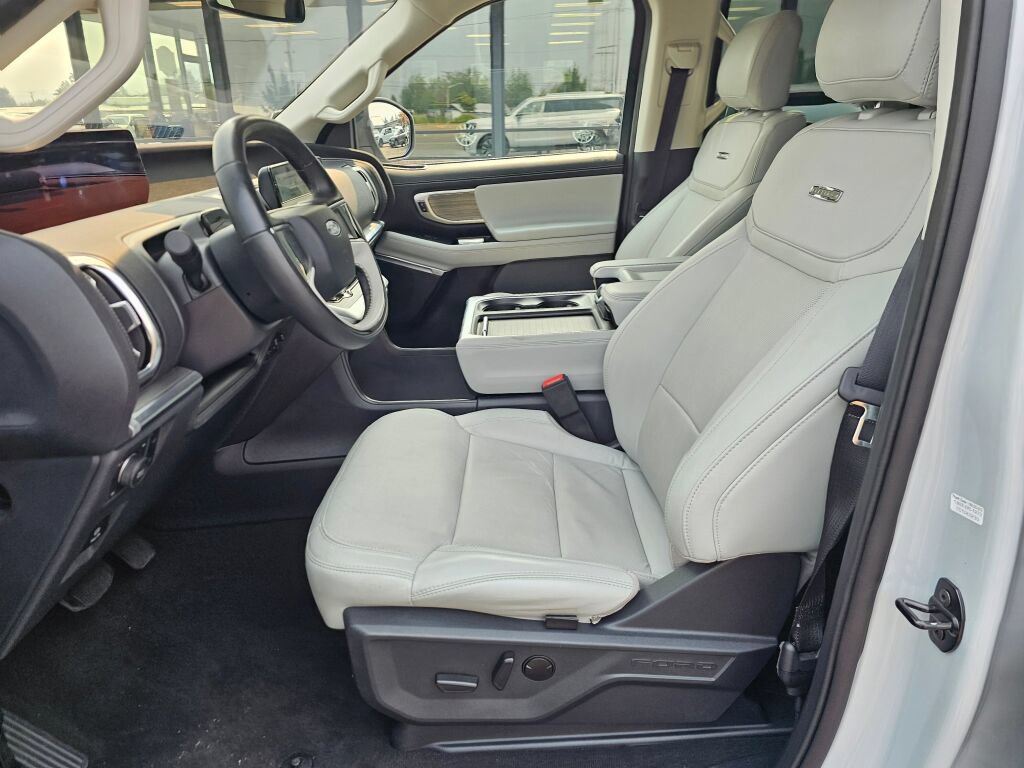 Certified 2025 Ford Expedition Max Platinum w/ Driver's Package AWD/4WD image 24