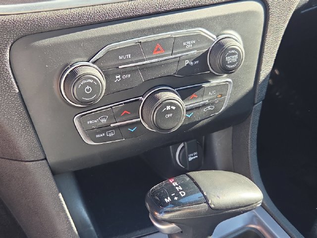 Used 2019 Dodge Charger SXT w/ Blacktop Package RWD image 18