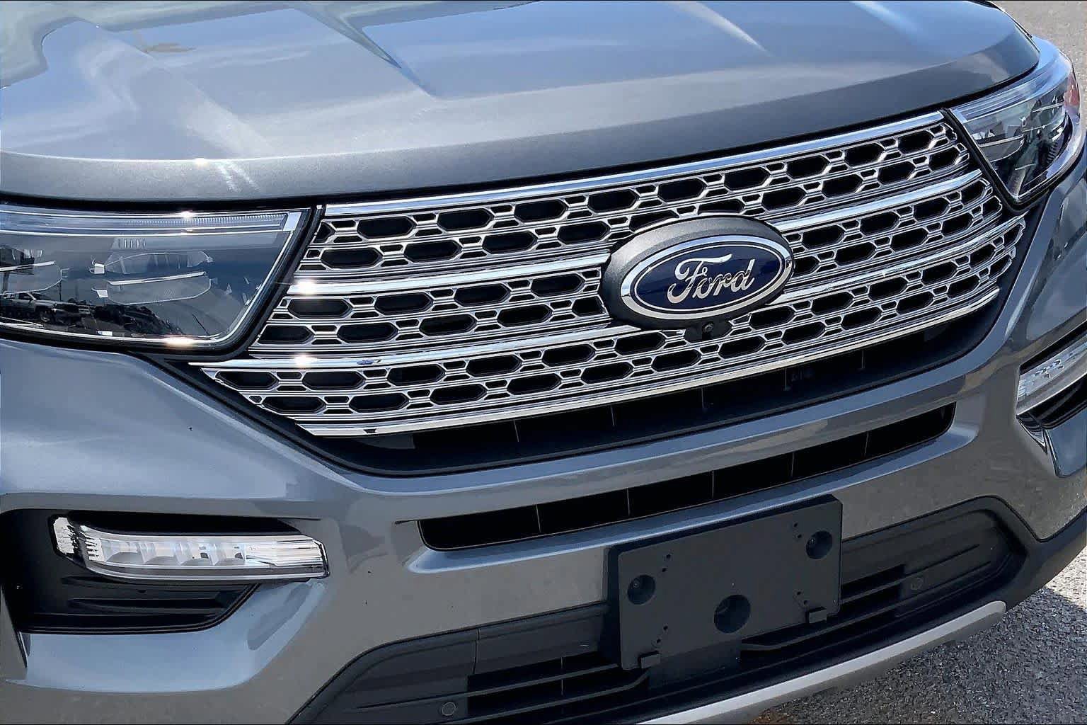Certified 2024 Ford Explorer Limited w/ Limited Technology Package RWD image 29