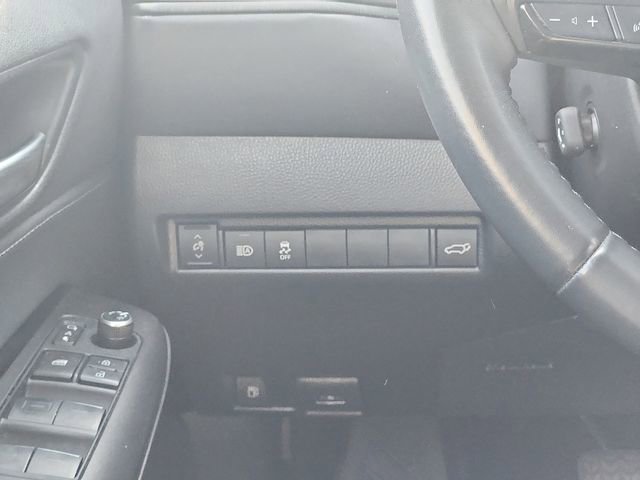 Used 2023 Toyota Venza LE AWD/4WD image 12
