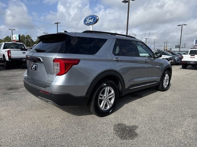 Certified 2022 Ford Explorer XLT w/ Equipment Group 202A image 2