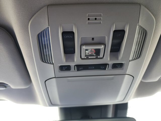 Used 2021 Toyota Highlander XLE AWD/4WD image 57
