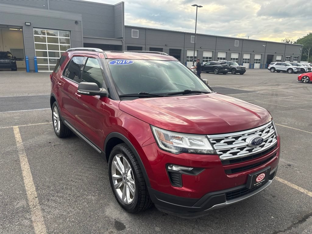 Certified 2019 Ford Explorer XLT w/ Equipment Group 201A AWD/4WD image 3