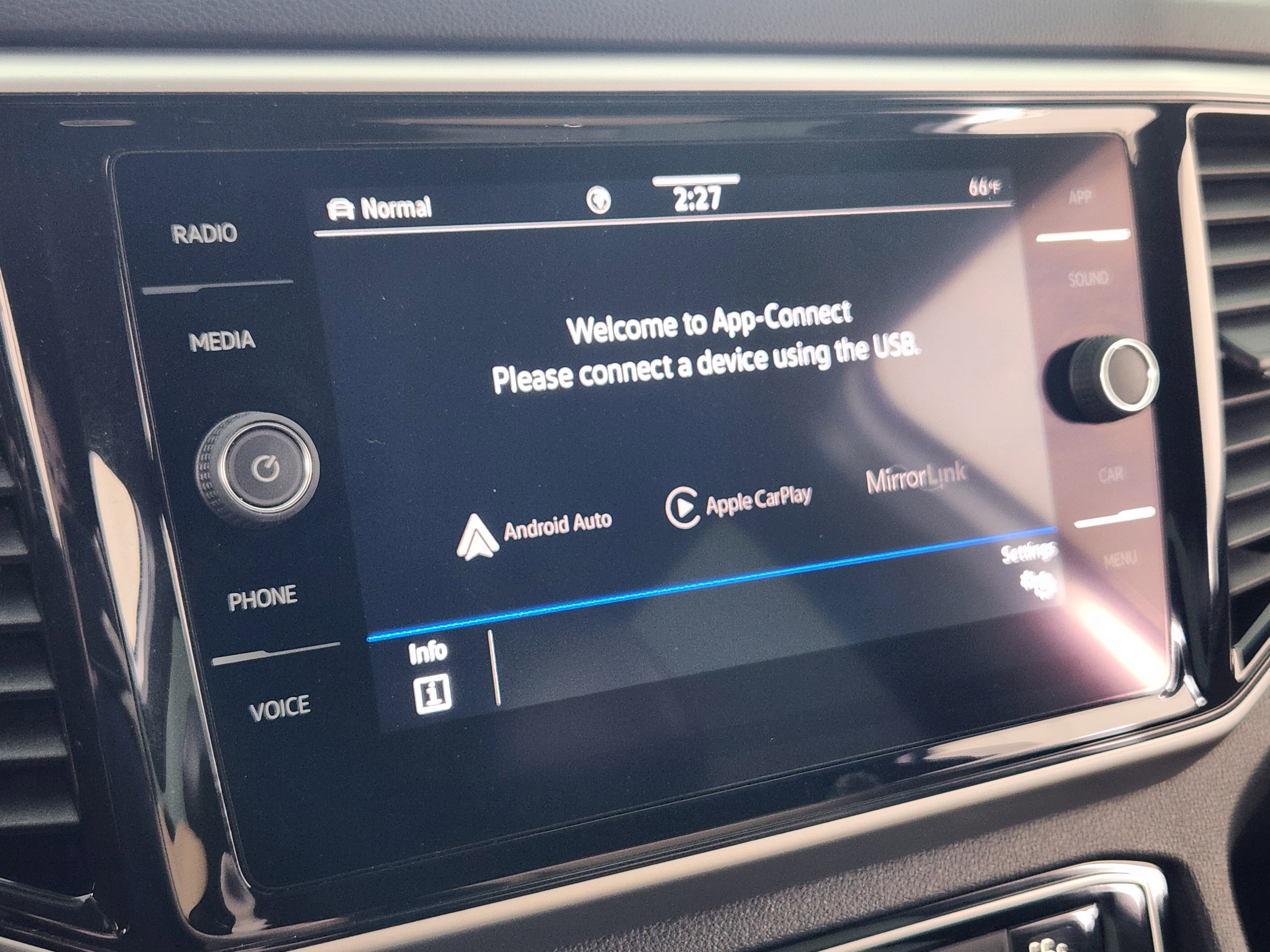 Used 2022 Volkswagen Atlas Cross Sport SE image 23