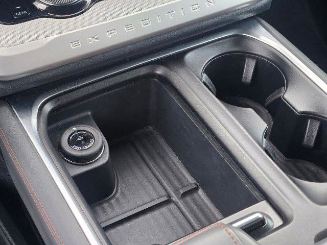Certified 2025 Ford Expedition Active image 34