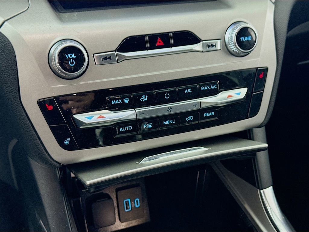 Certified 2023 Ford Explorer XLT w/ Equipment Group 202A image 20