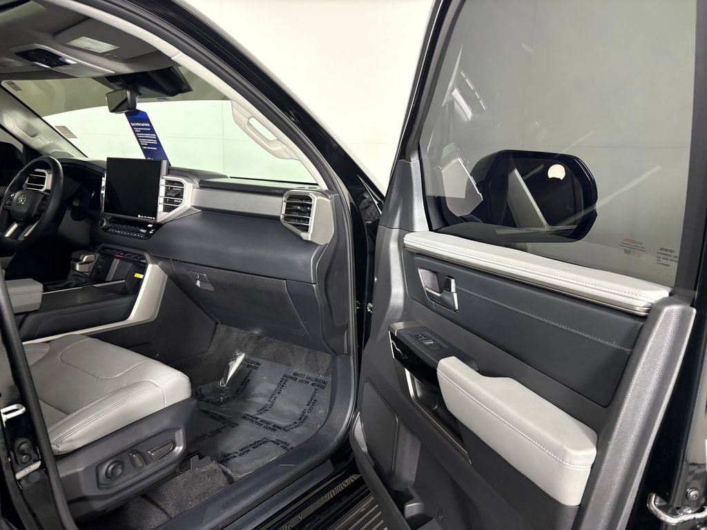 Used 2024 Toyota Sequoia Limited AWD/4WD image 40