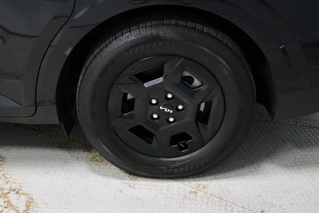 Used 2025 Kia Carnival image 20