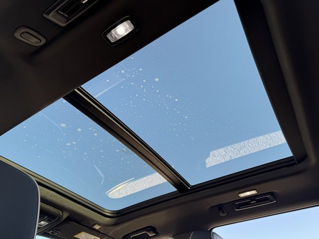 Used 2021 GMC Yukon SLT w/ SLT Premium Package image 28