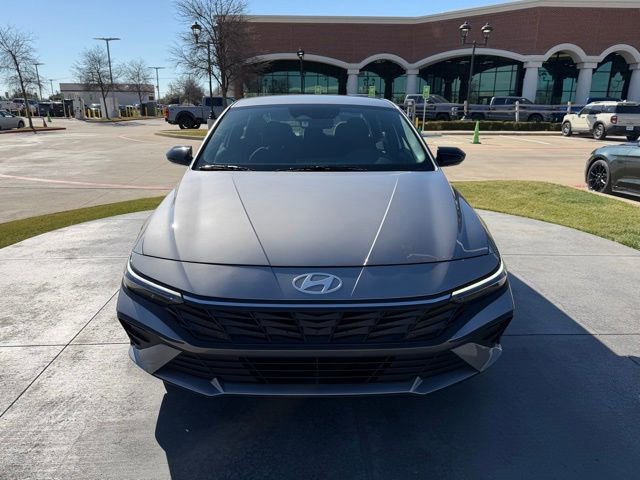 Used 2025 Hyundai Elantra Sport image 2