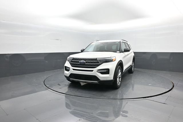 Certified 2024 Ford Explorer XLT w/ Equipment Group 202A image 3