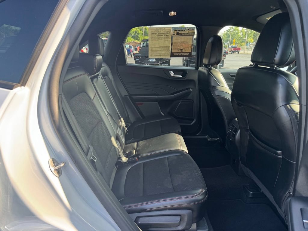 Certified 2025 Ford Escape ST-Line Select AWD/4WD image 17