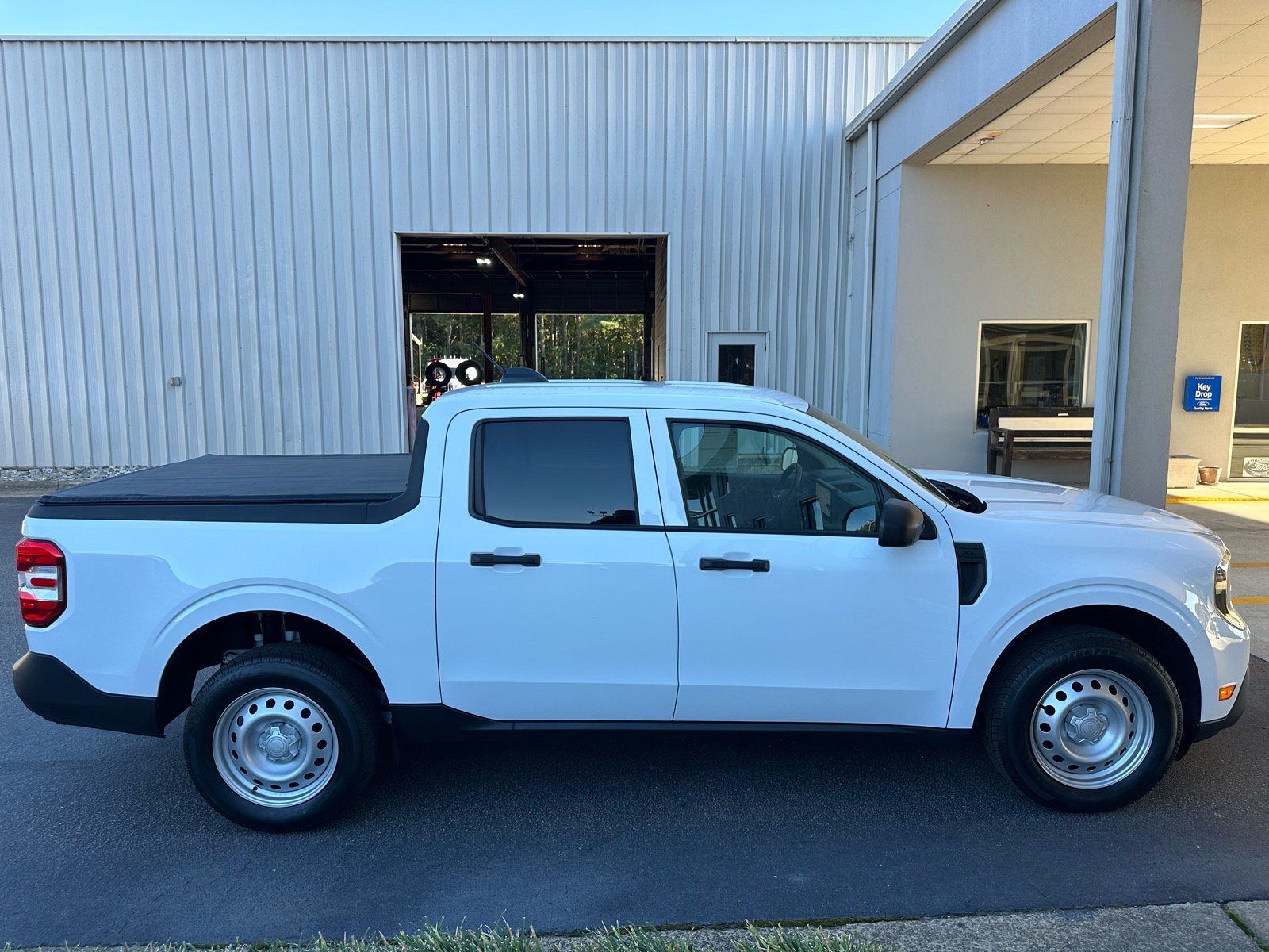 Certified 2025 Ford Maverick XL FWD image 10