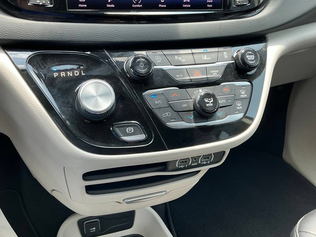 Used 2023 Chrysler Pacifica Touring-L FWD image 40