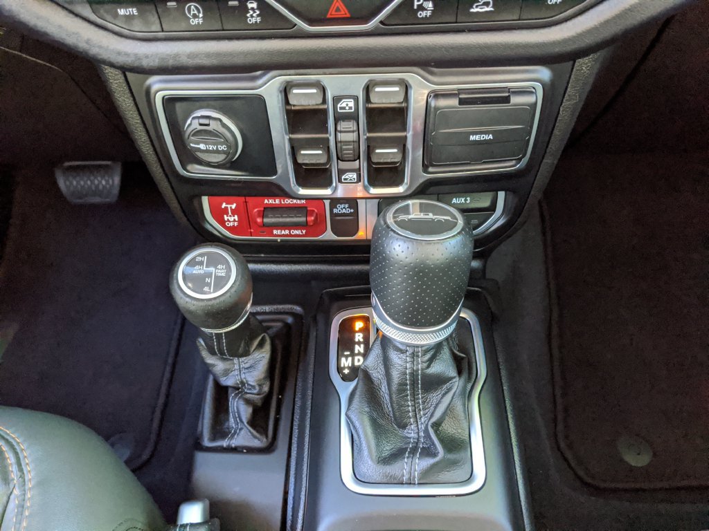 Used 2024 Jeep Gladiator Mojave AWD/4WD image 9