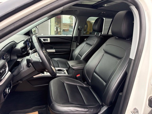 Certified 2023 Ford Explorer XLT w/ Equipment Group 202A AWD/4WD image 17