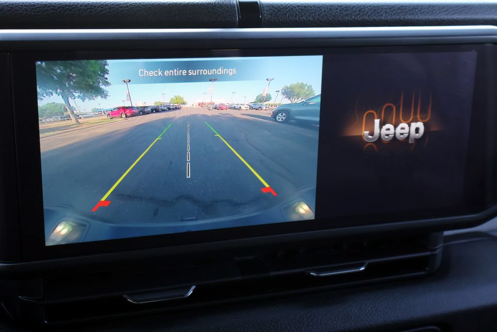 Used 2025 Jeep Gladiator Sport AWD/4WD image 7
