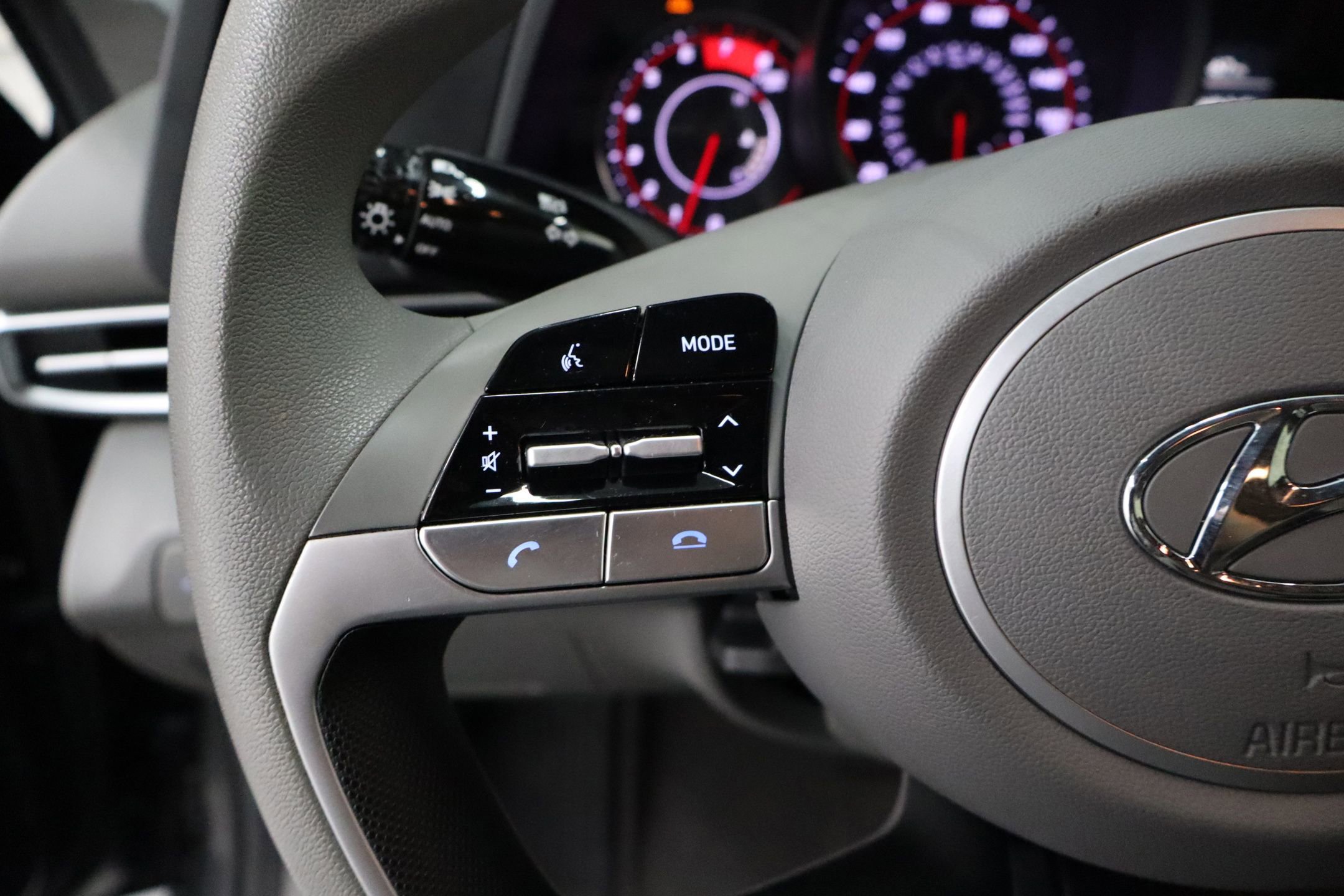 Used 2022 Hyundai Elantra SEL w/ Preferred Accessory Package image 16