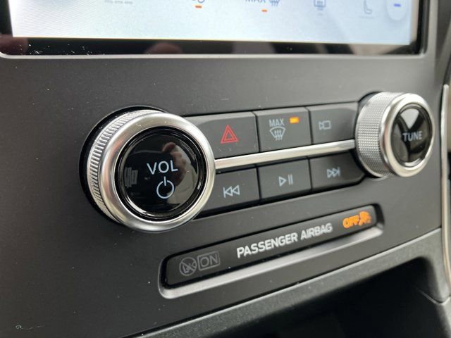 Certified 2024 Ford Edge Titanium w/ Equipment Group 301A image 27