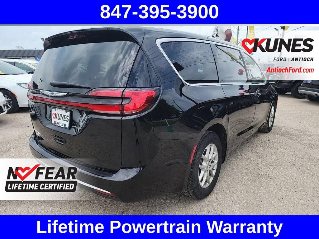 Used 2025 Chrysler Pacifica Select FWD image 13