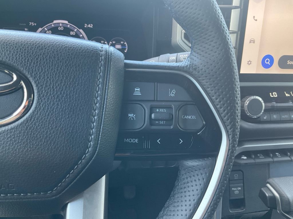 Used 2025 Toyota Sequoia Platinum AWD/4WD image 20