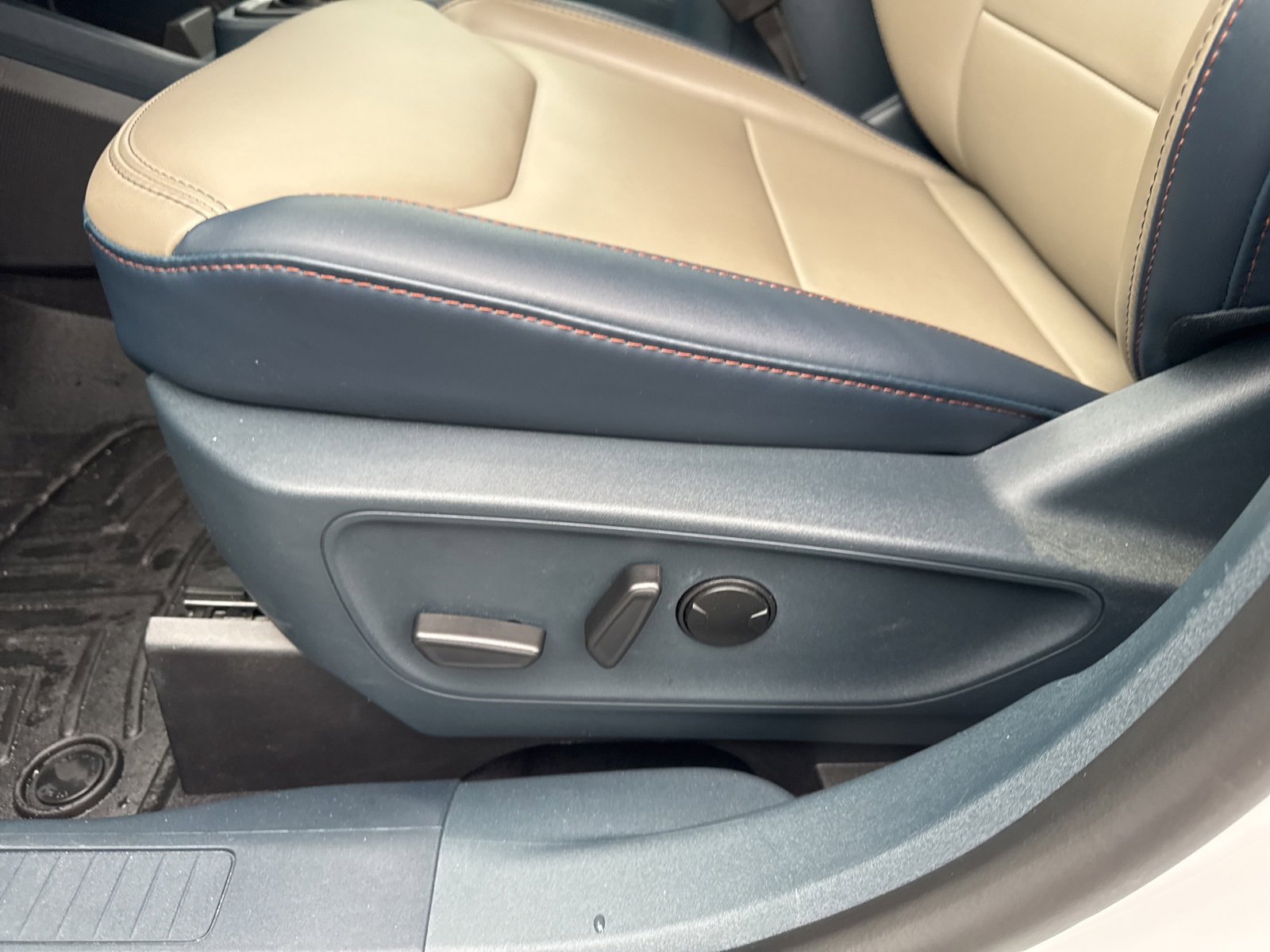 Certified 2025 Ford Maverick Lariat w/ 4K Tow Package image 43