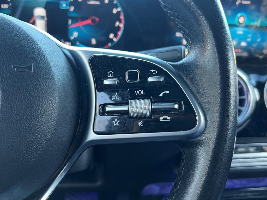 Used 2021 Mercedes-Benz GLA 250 4MATIC w/ Premium Package image 27