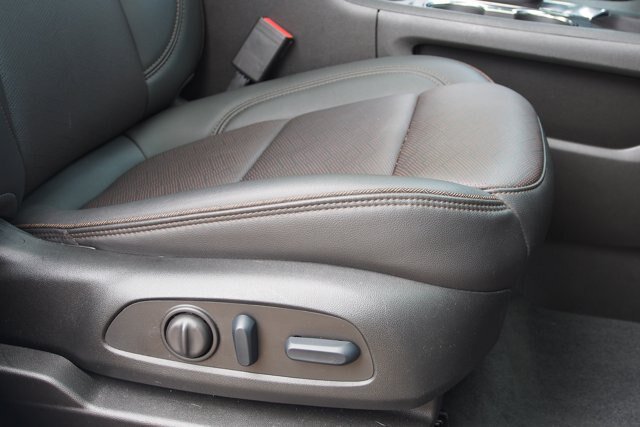 Used 2023 Chevrolet Traverse High Country FWD image 12