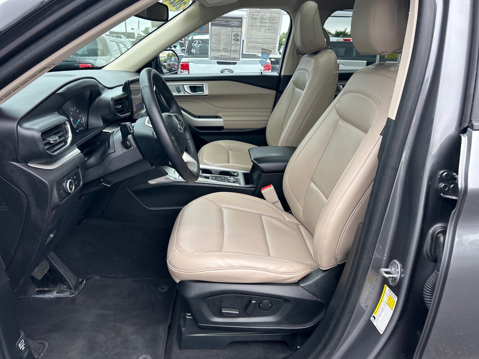 Certified 2024 Ford Explorer XLT w/ Equipment Group 202A AWD/4WD image 7