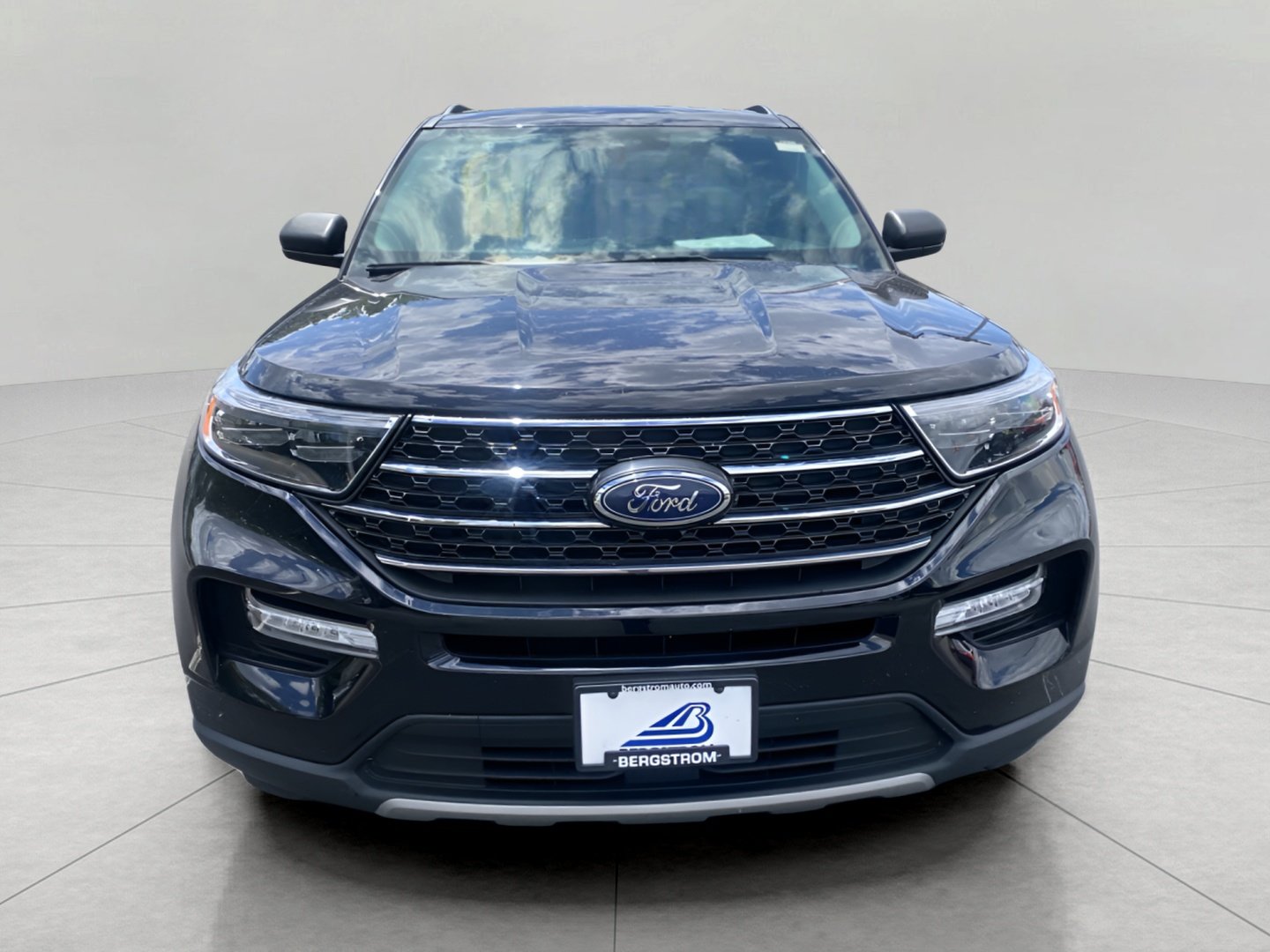 Certified 2024 Ford Explorer XLT w/ Equipment Group 202A AWD/4WD image 9