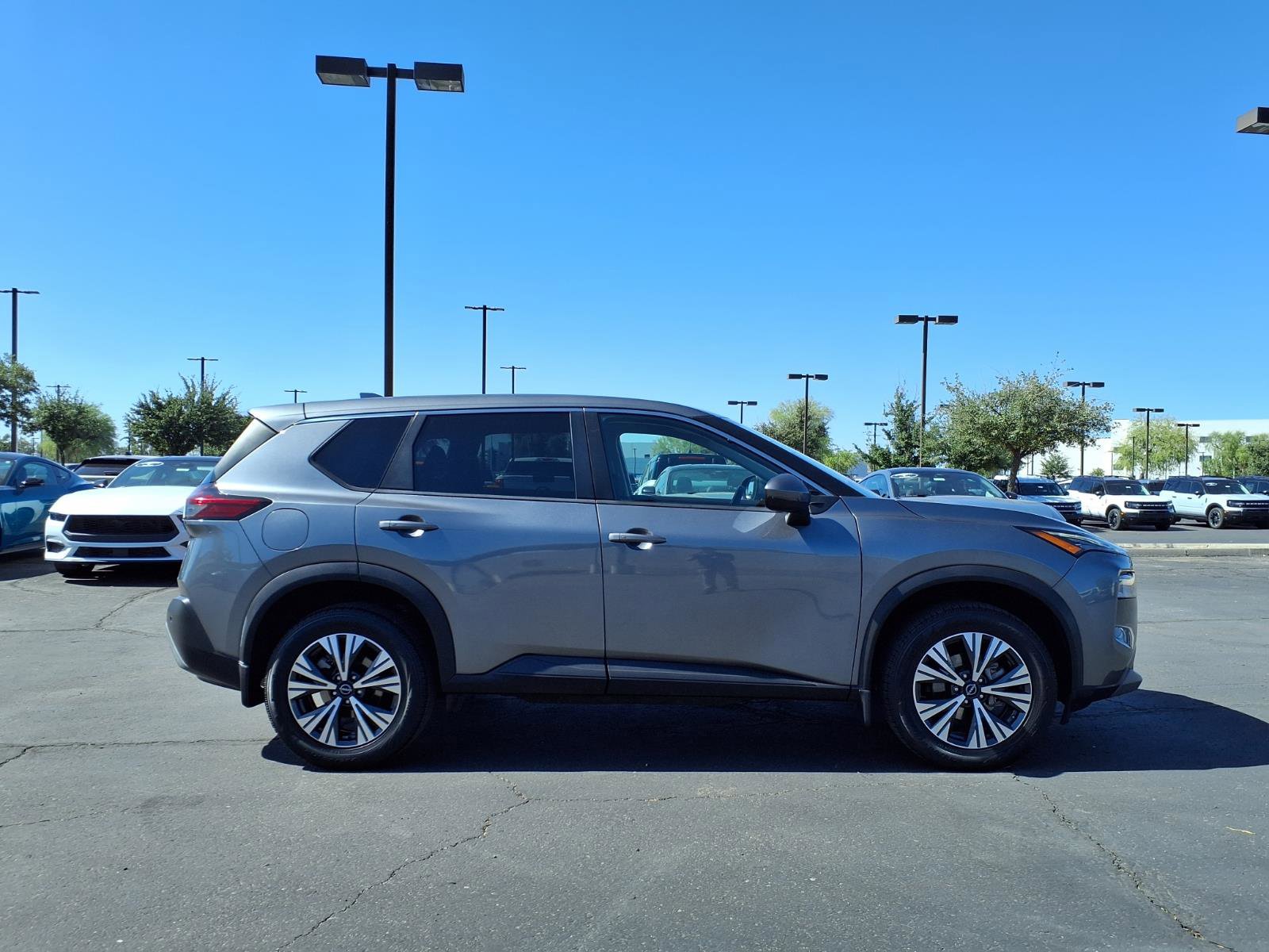 Used 2022 Nissan Rogue SV FWD image 7