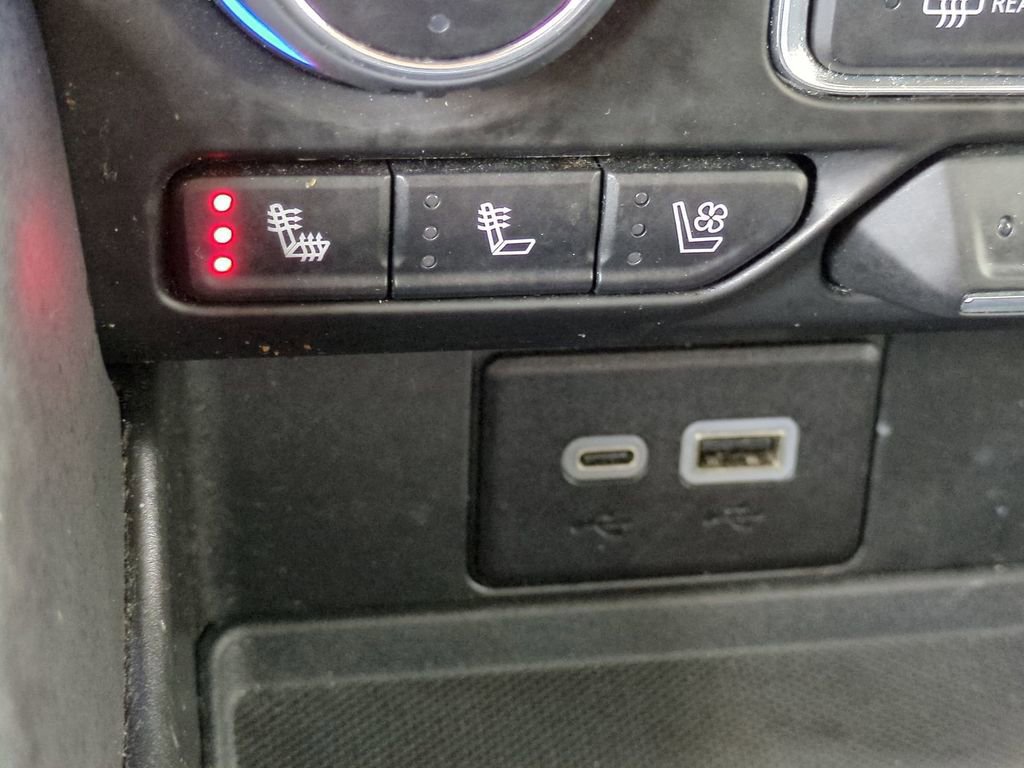 Used 2024 Chevrolet Suburban Premier image 28