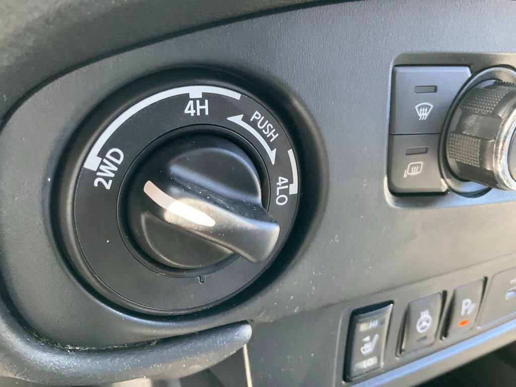 Used 2022 Nissan Frontier SV AWD/4WD image 26