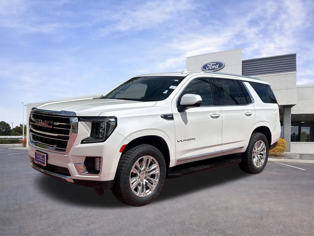Used 2023 GMC Yukon SLT w/ SLT Luxury Package AWD/4WD image 4