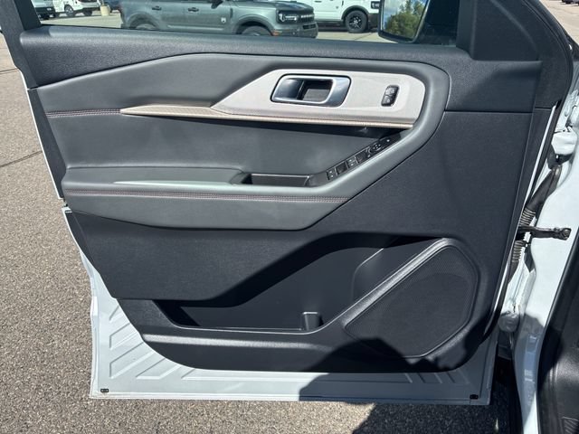 Certified 2025 Ford Explorer Active w/ Active Comfort Package AWD/4WD image 9