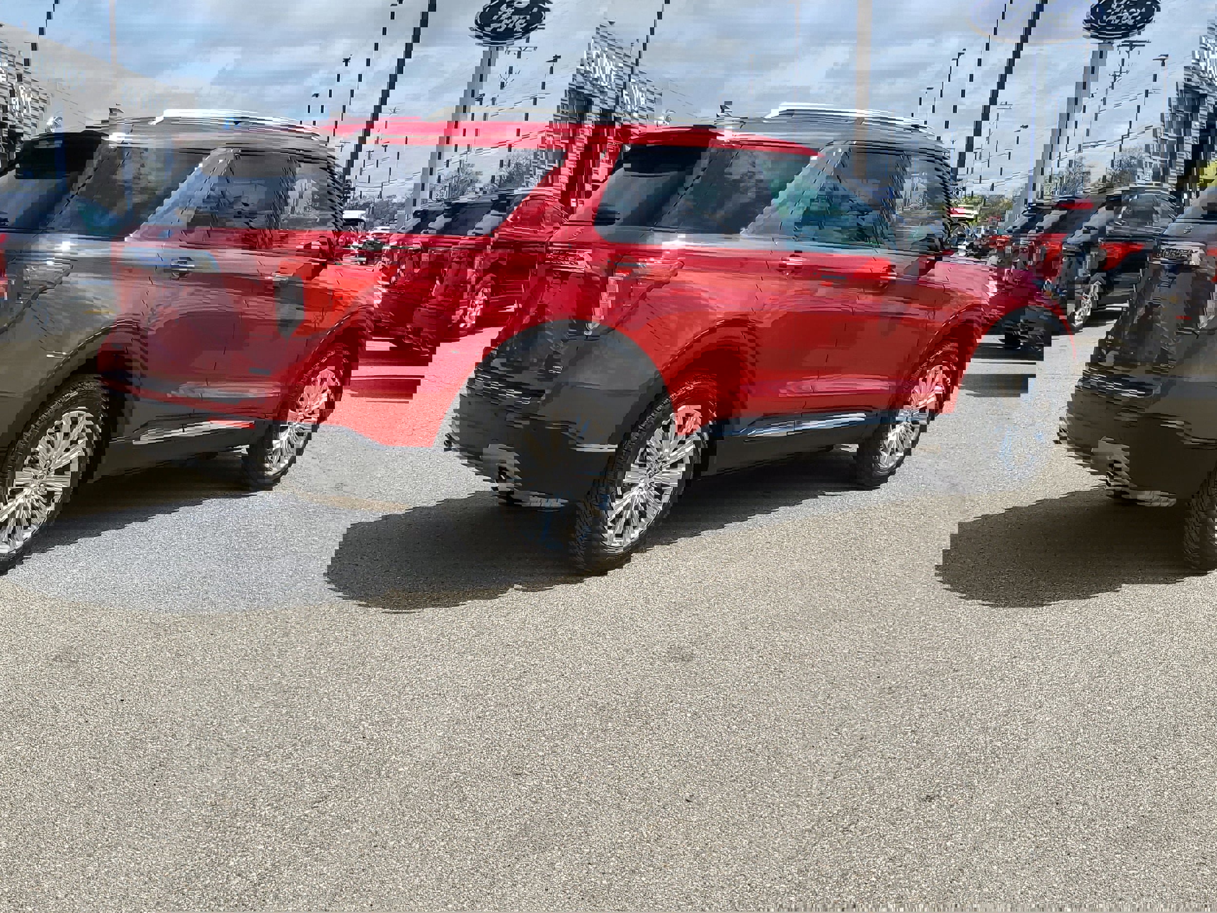 Certified 2022 Ford Explorer Limited w/ Hybrid Equipment Group 310A image 4