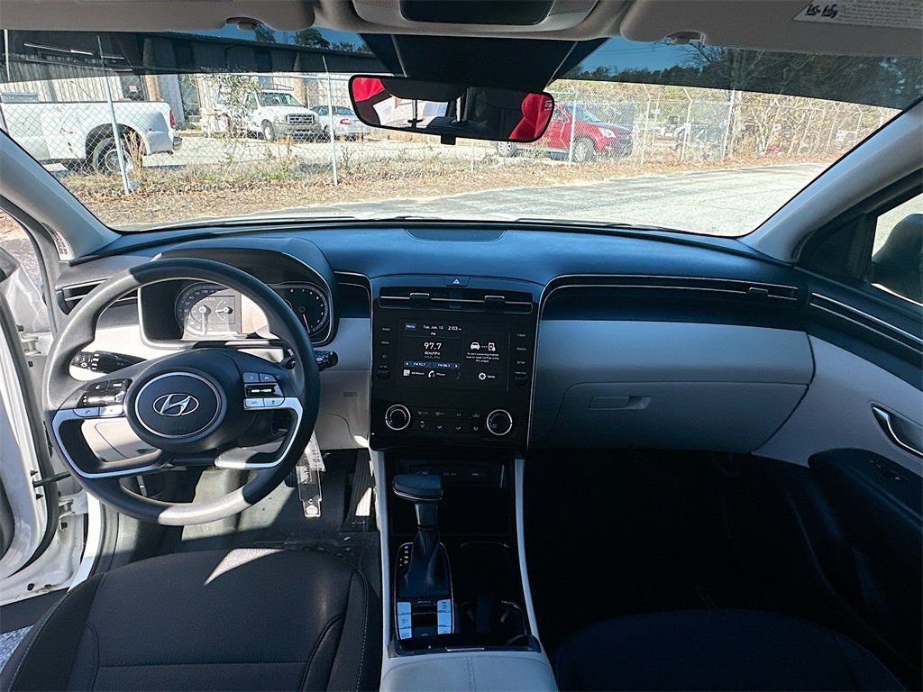 Used 2023 Hyundai Tucson SE image 3
