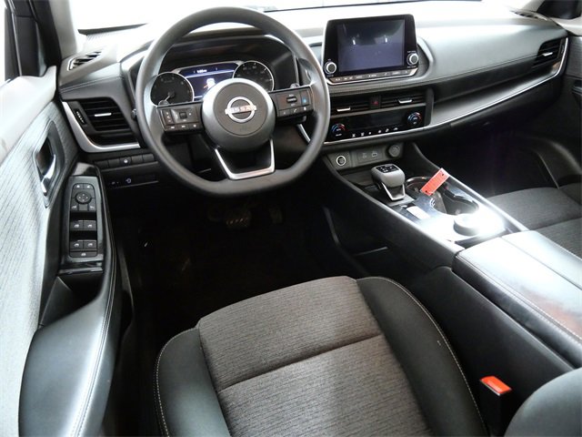 Used 2023 Nissan Rogue SV image 4