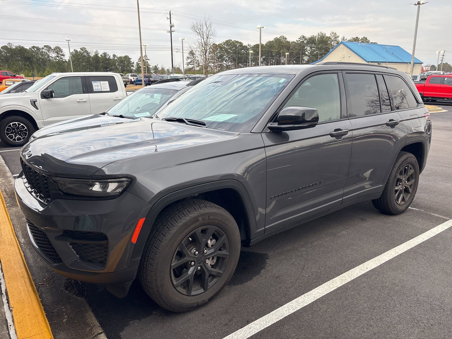 Used 2025 Jeep Grand Cherokee Altitude