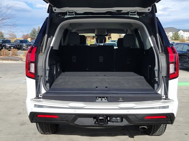 Certified 2025 Ford Expedition XL image 13