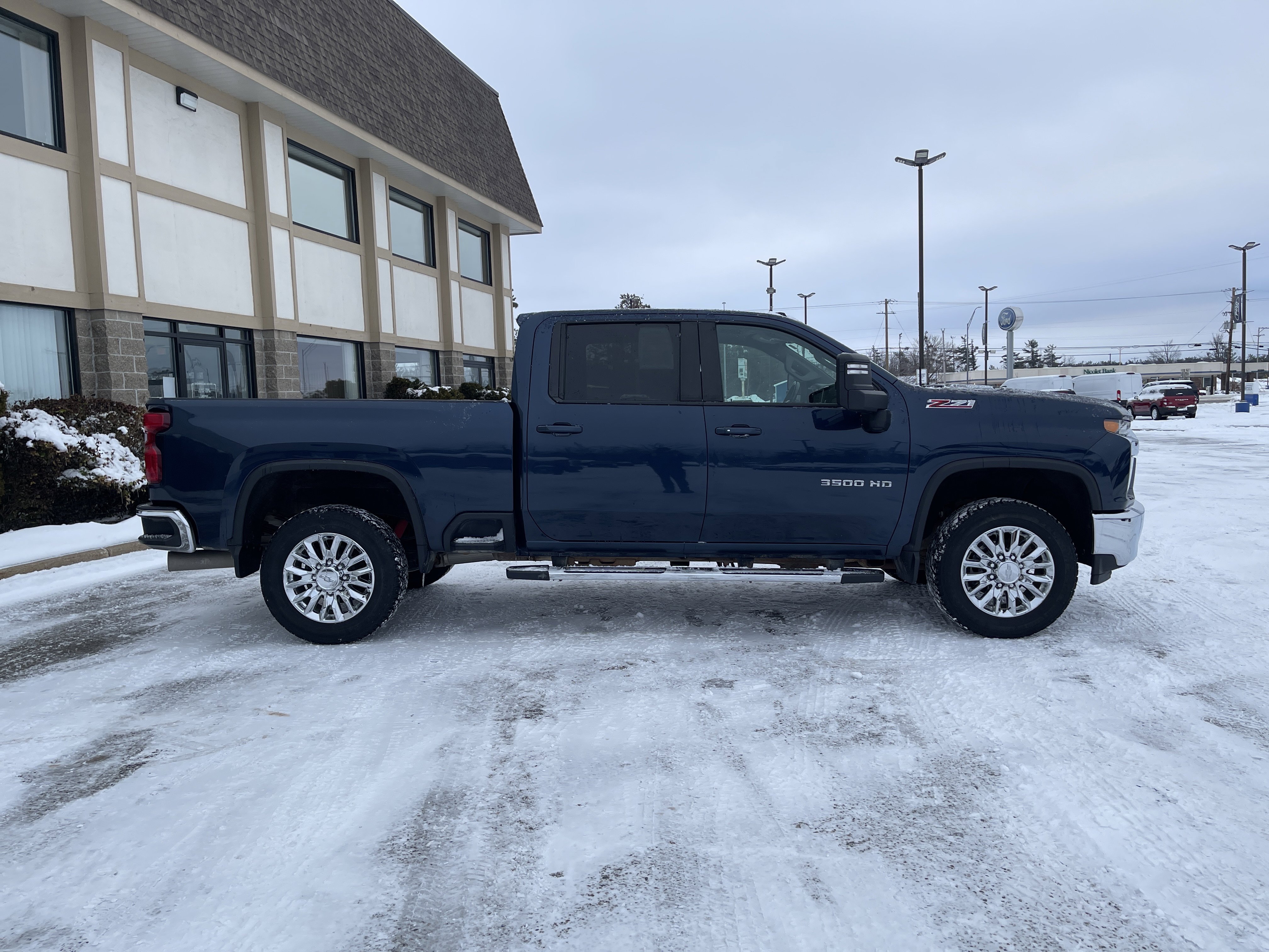 Used 2022 Chevrolet Silverado 3500 LT w/ Convenience Package image 2