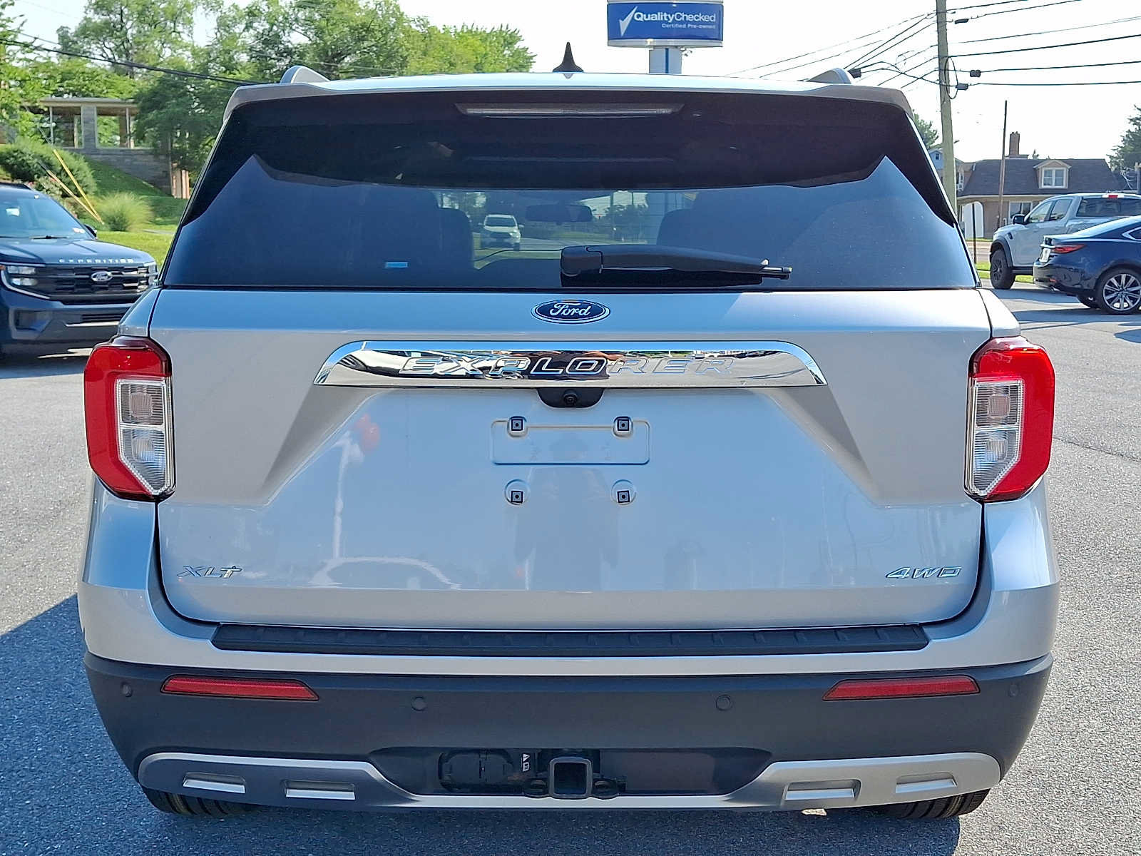 Certified 2023 Ford Explorer XLT w/ Equipment Group 202A AWD/4WD image 5