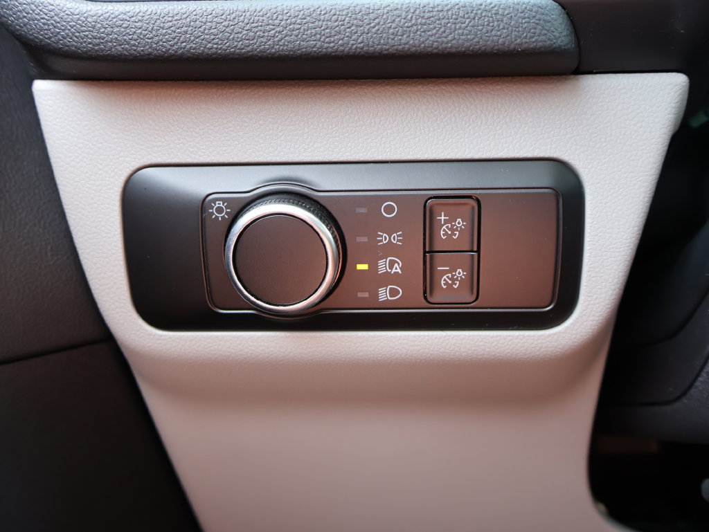 Certified 2025 Ford Escape Active w/ Cold Weather Package FWD image 30