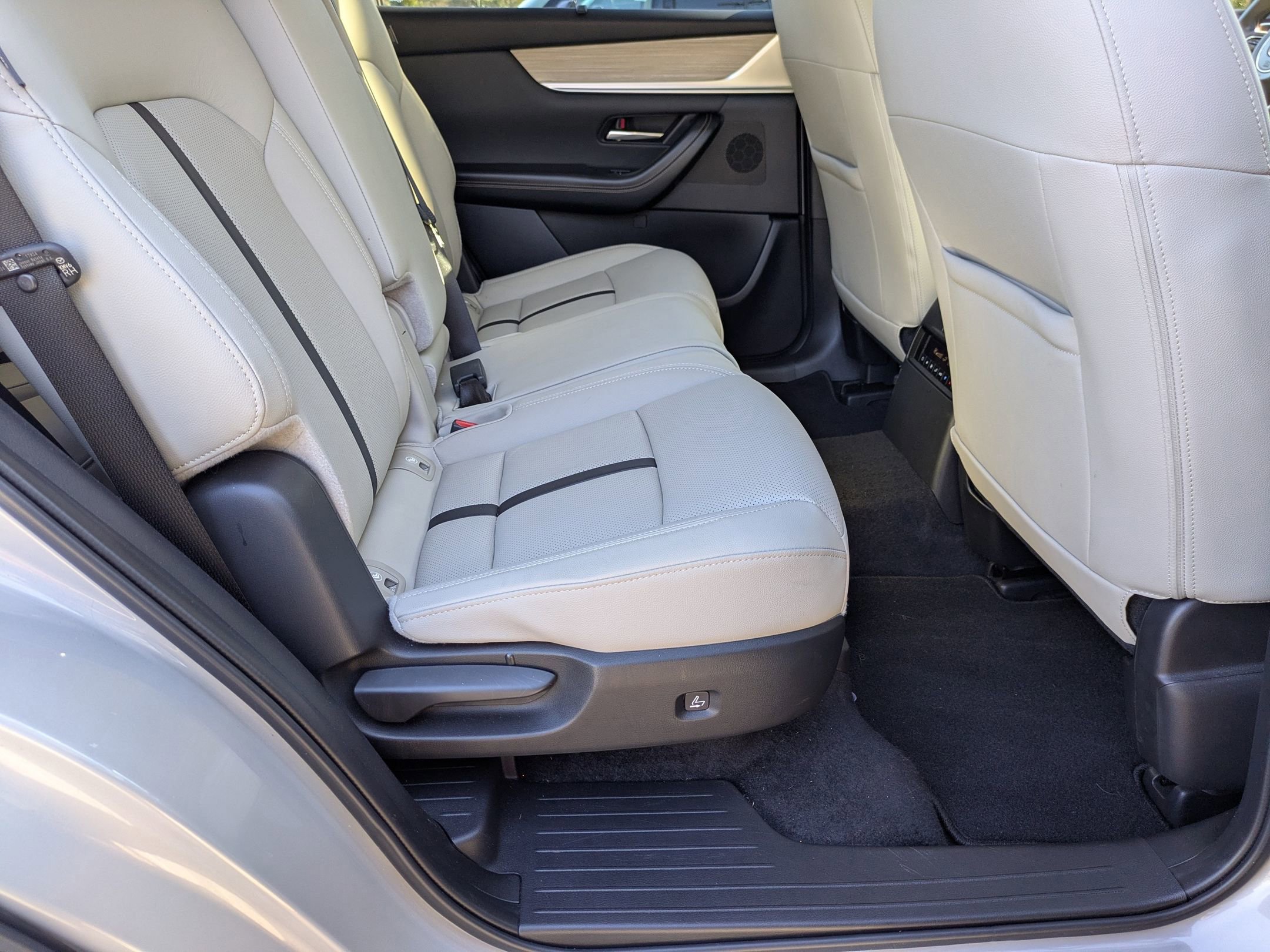 Used 2025 MAZDA CX-90 3.3 Turbo w/ Preferred Package image 35