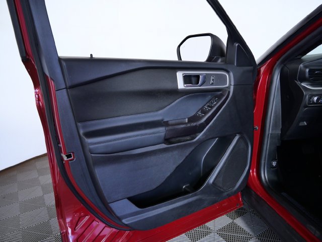 Certified 2020 Ford Explorer XLT w/ Comfort Package AWD/4WD image 15