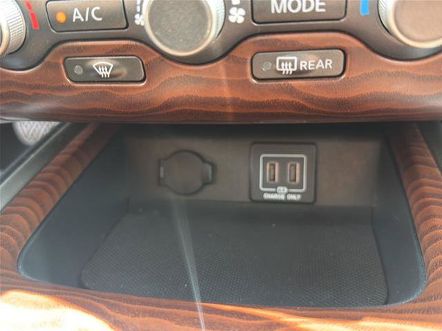 Used 2018 Nissan Pathfinder Platinum AWD/4WD image 27