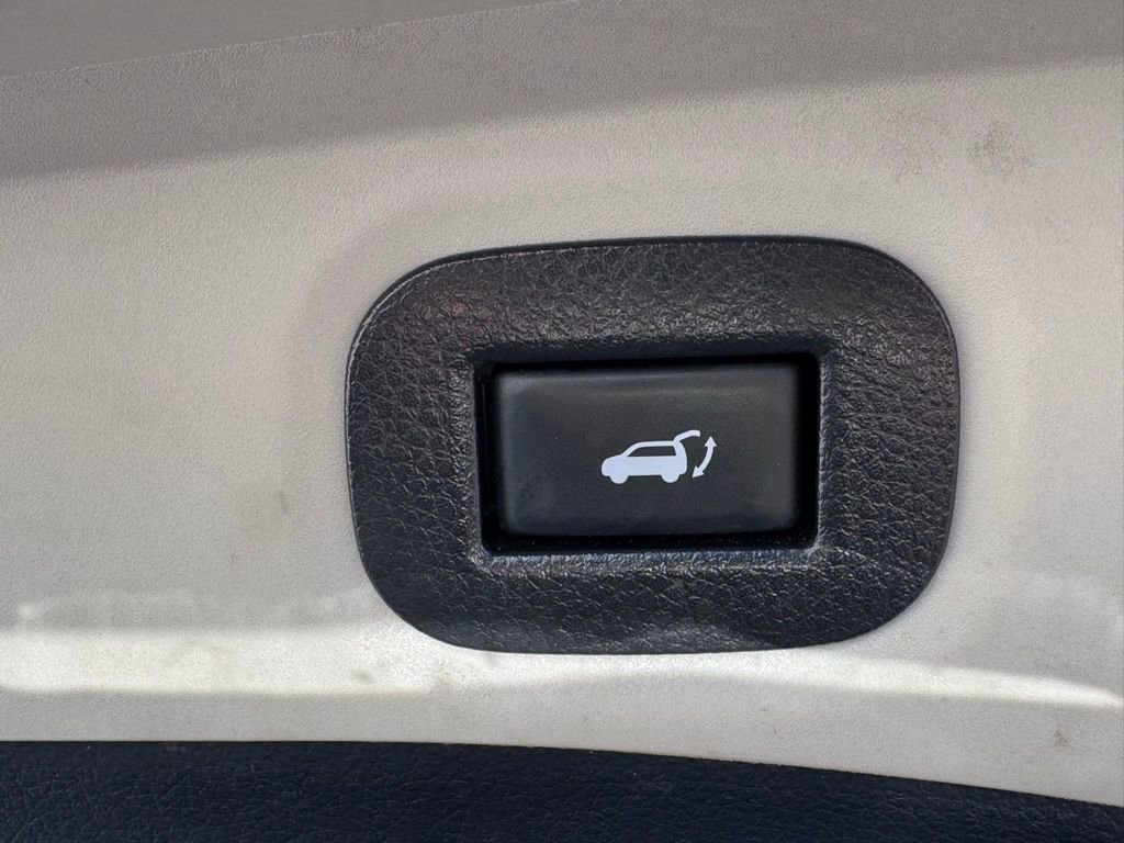 Used 2018 Nissan Rogue SV w/ Premium Package image 24